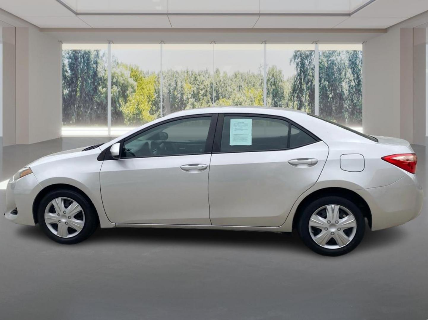 2017 SILVER TOYOTA COROLLA L (2T1BURHE6HC) with an 1.8L engine, Continuously Variable transmission, located at 908 SE 14th Street, Des Moines, IA, 50317, (515) 281-0330, 41.580303, -93.597046 - Photo#5