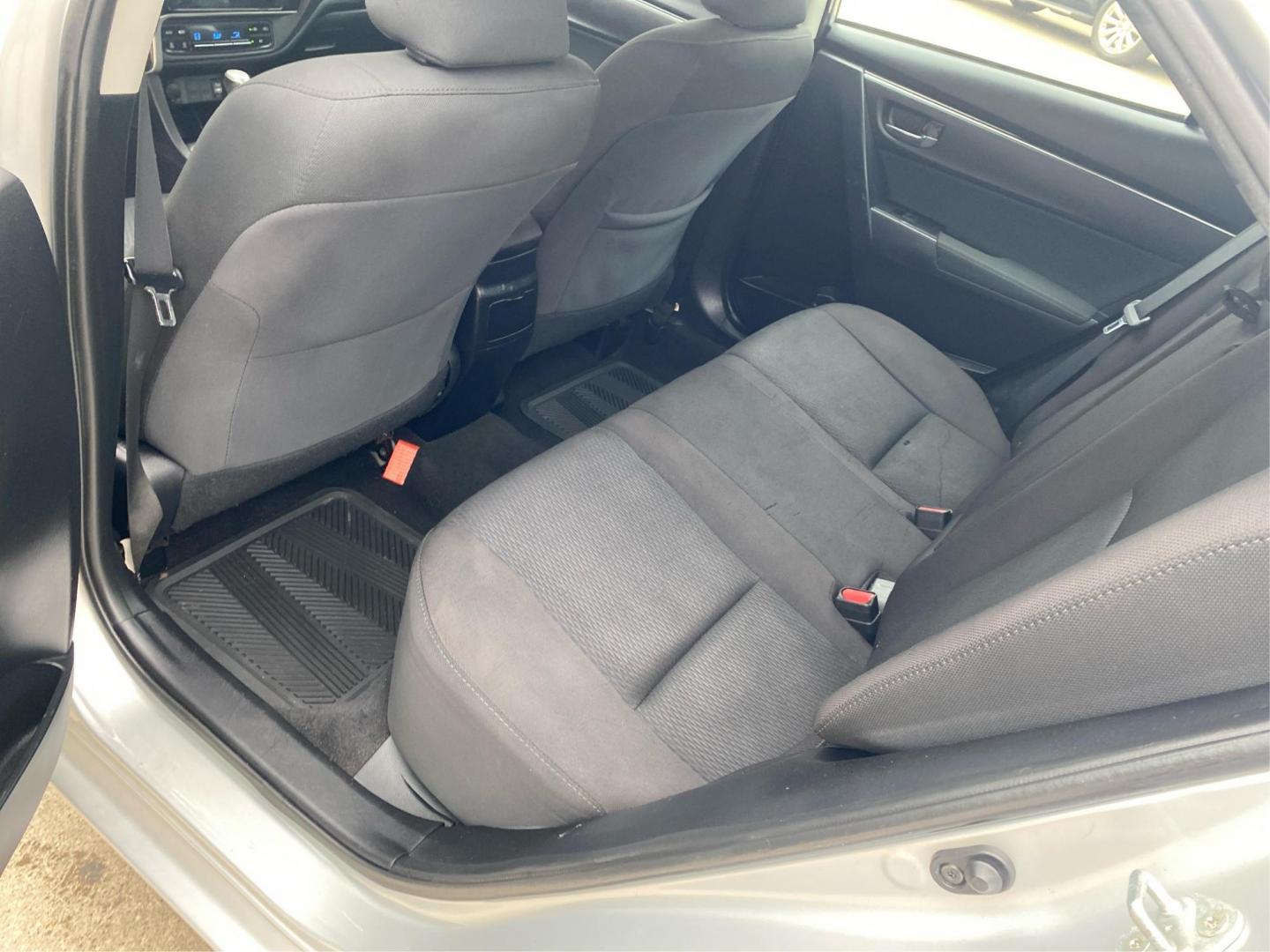 2017 SILVER TOYOTA COROLLA L (2T1BURHE6HC) with an 1.8L engine, Continuously Variable transmission, located at 908 SE 14th Street, Des Moines, IA, 50317, (515) 281-0330, 41.580303, -93.597046 - Photo#9
