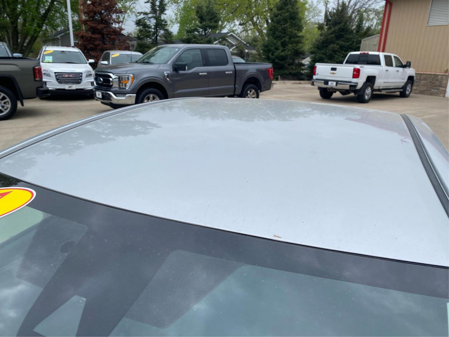 2017 SILVER TOYOTA COROLLA L (2T1BURHE6HC) with an 1.8L engine, Continuously Variable transmission, located at 908 SE 14th Street, Des Moines, IA, 50317, (515) 281-0330, 41.580303, -93.597046 - Photo#11