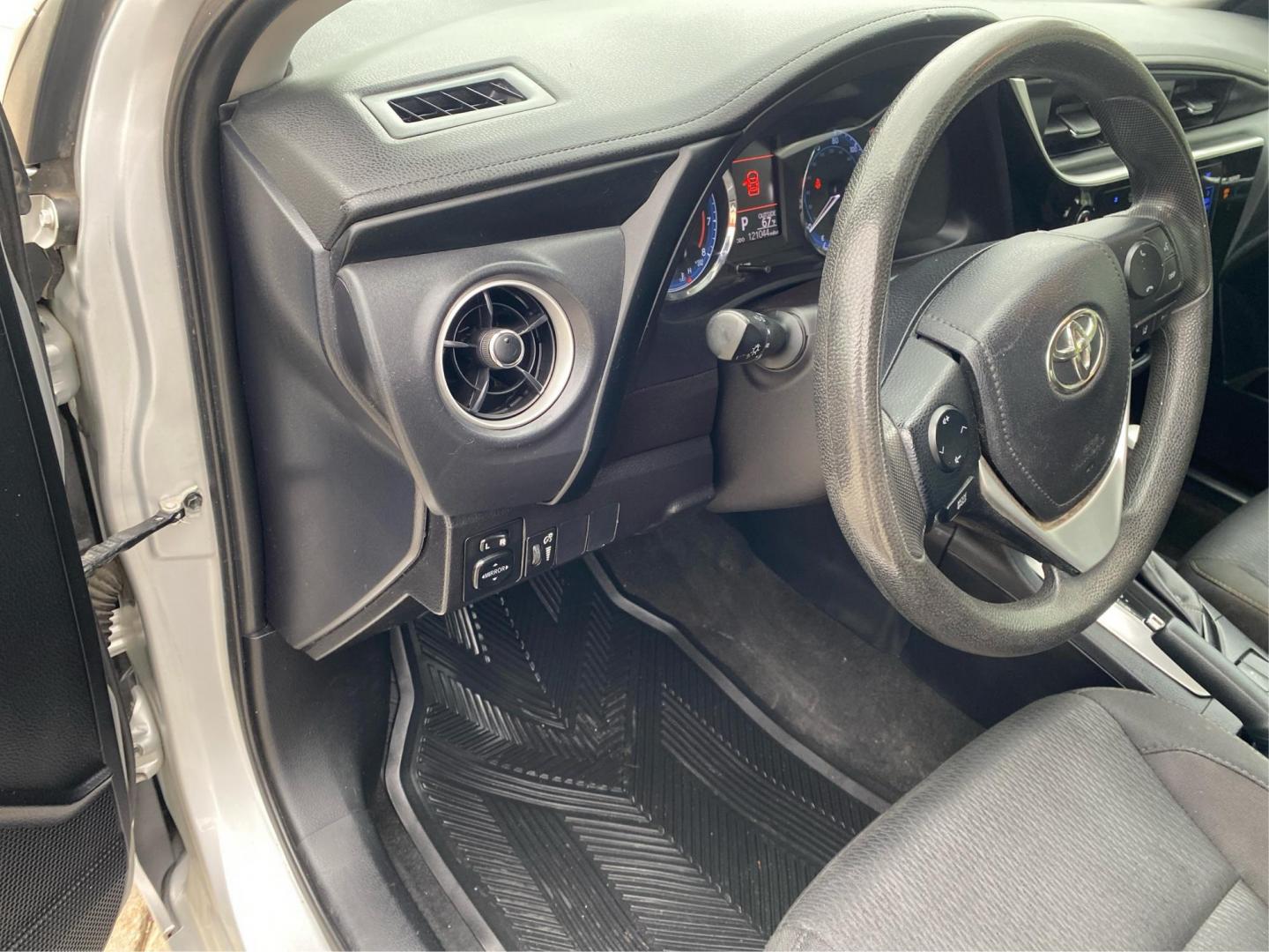 2017 SILVER TOYOTA COROLLA L (2T1BURHE6HC) with an 1.8L engine, Continuously Variable transmission, located at 908 SE 14th Street, Des Moines, IA, 50317, (515) 281-0330, 41.580303, -93.597046 - Photo#16