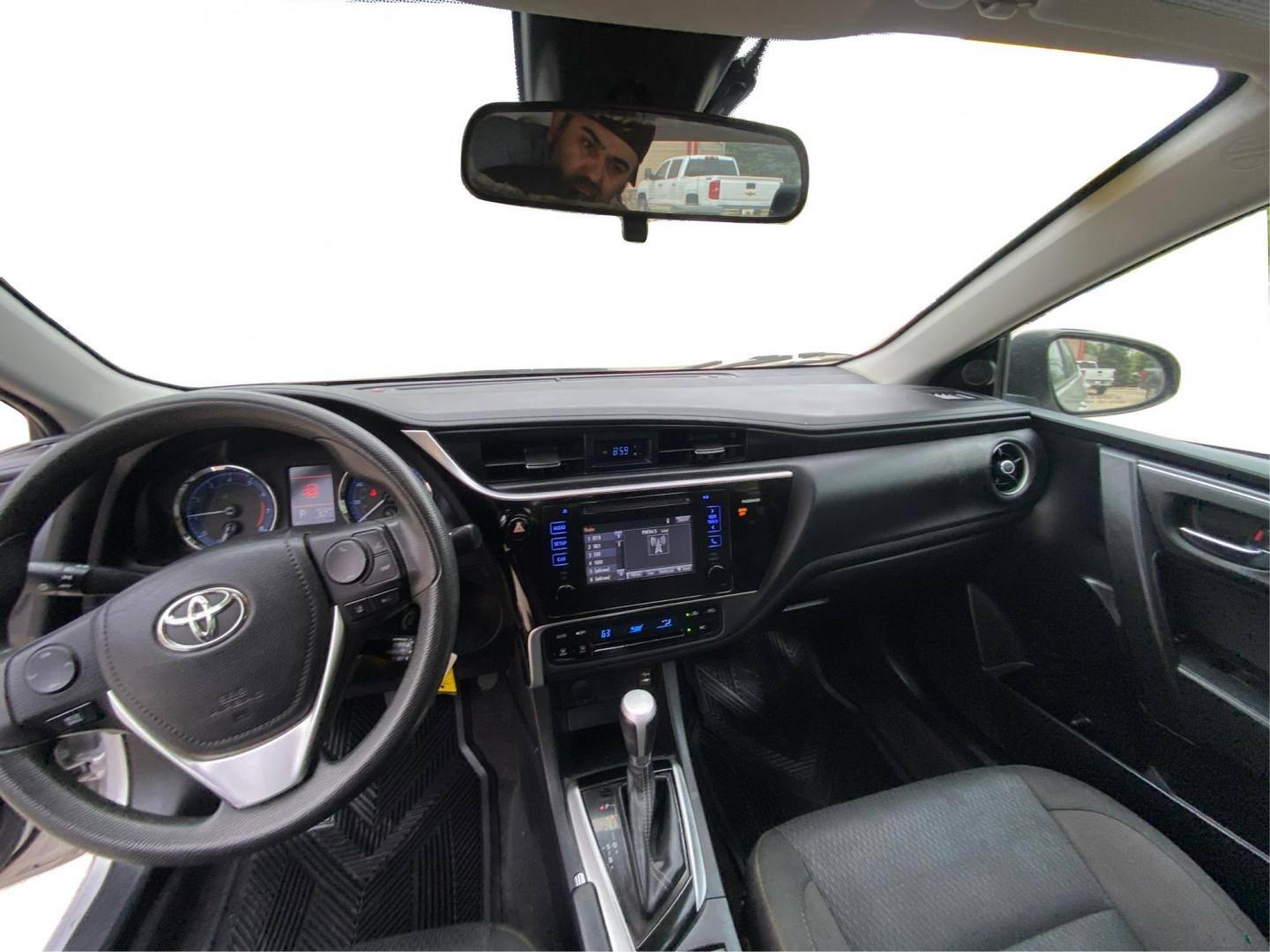 2017 SILVER TOYOTA COROLLA L (2T1BURHE6HC) with an 1.8L engine, Continuously Variable transmission, located at 908 SE 14th Street, Des Moines, IA, 50317, (515) 281-0330, 41.580303, -93.597046 - Photo#21