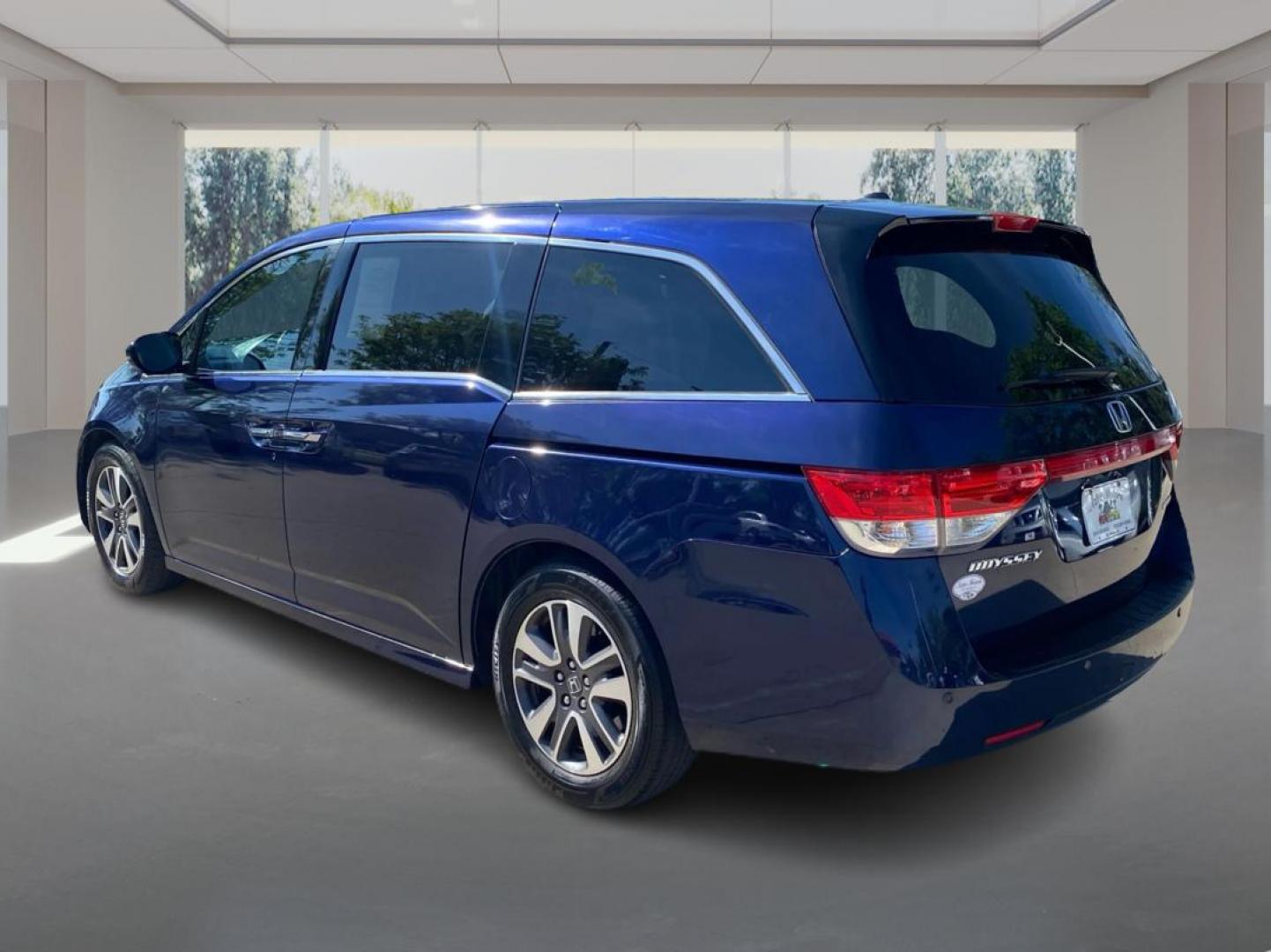 2015 BLUE HONDA ODYSSEY TOURING (5FNRL5H91FB) with an 3.5L engine, Automatic transmission, located at 908 SE 14th Street, Des Moines, IA, 50317, (515) 281-0330, 41.580303, -93.597046 - Photo#4