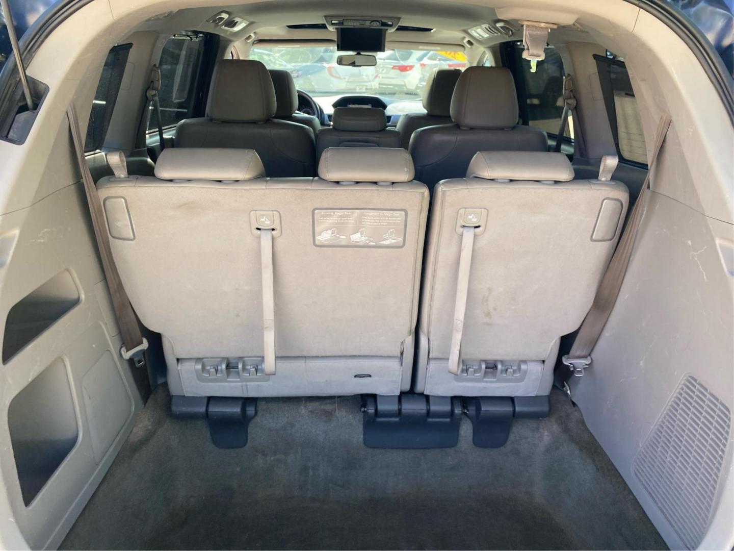 2015 BLUE HONDA ODYSSEY TOURING (5FNRL5H91FB) with an 3.5L engine, Automatic transmission, located at 908 SE 14th Street, Des Moines, IA, 50317, (515) 281-0330, 41.580303, -93.597046 - Photo#12