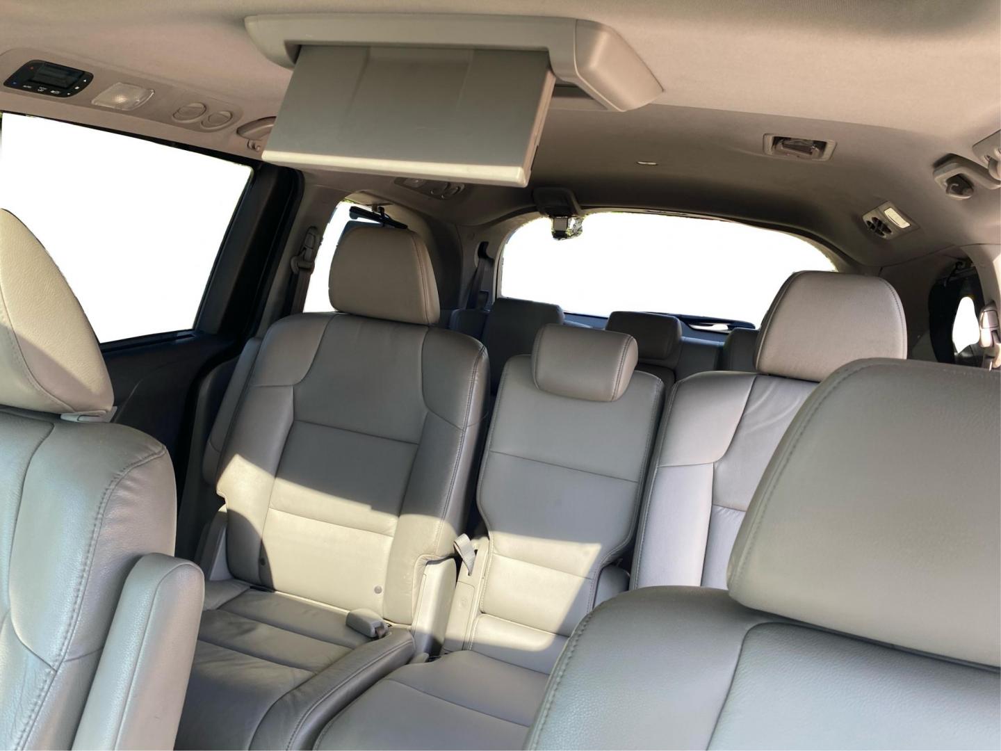 2015 BLUE HONDA ODYSSEY TOURING (5FNRL5H91FB) with an 3.5L engine, Automatic transmission, located at 908 SE 14th Street, Des Moines, IA, 50317, (515) 281-0330, 41.580303, -93.597046 - Photo#14
