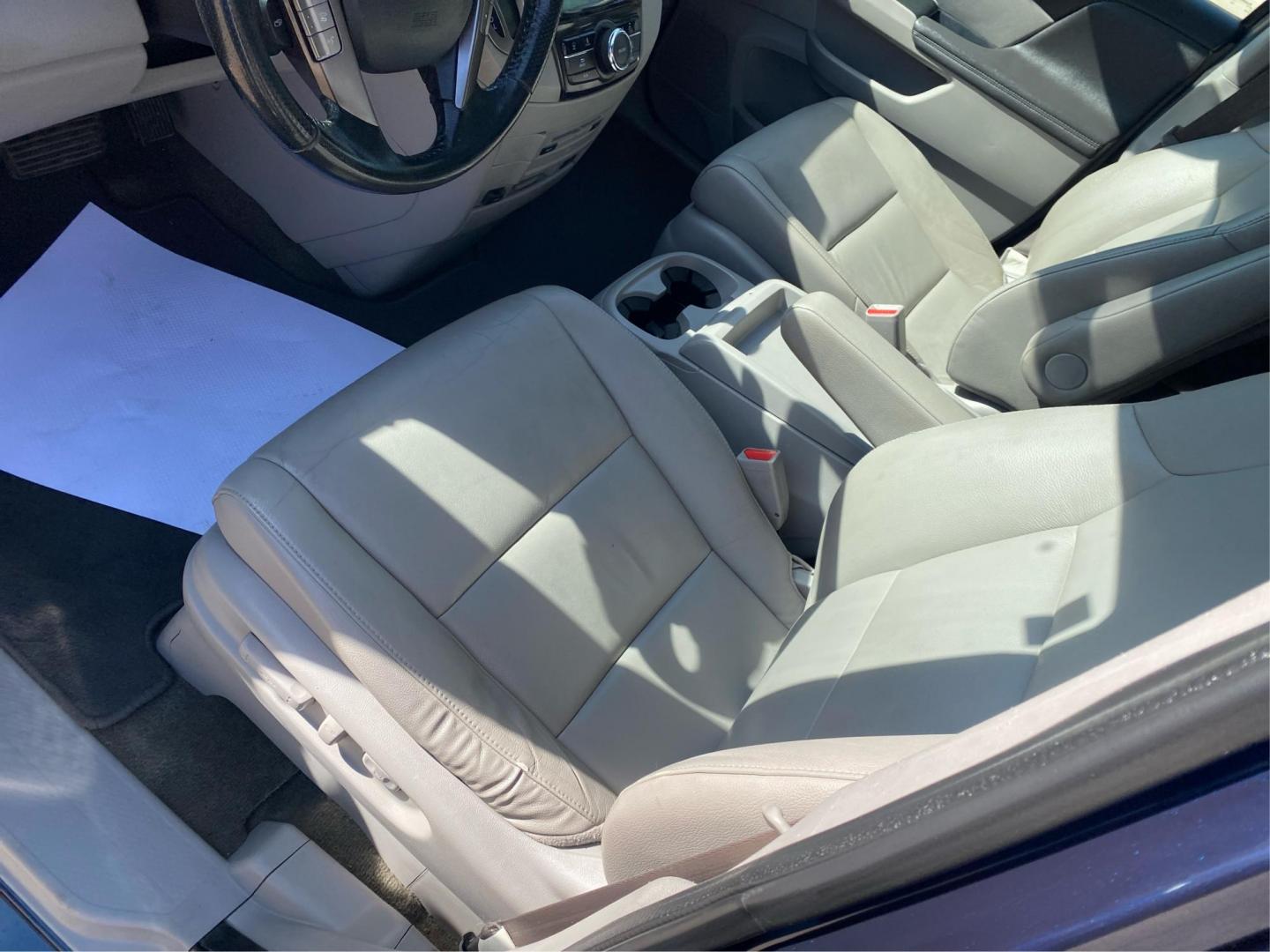 2015 BLUE HONDA ODYSSEY TOURING (5FNRL5H91FB) with an 3.5L engine, Automatic transmission, located at 908 SE 14th Street, Des Moines, IA, 50317, (515) 281-0330, 41.580303, -93.597046 - Photo#18