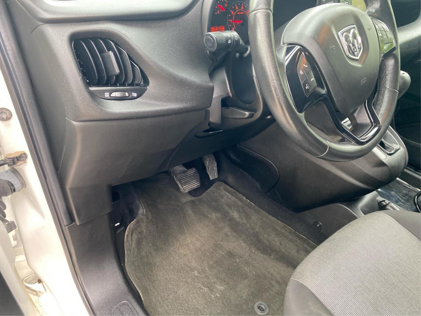 2020 WHITE RAM PROMASTER CITY SLT (ZFBHRFBB3L6) with an 2.4L engine, Automatic transmission, located at 908 SE 14th Street, Des Moines, IA, 50317, (515) 281-0330, 41.580303, -93.597046 - Photo#15