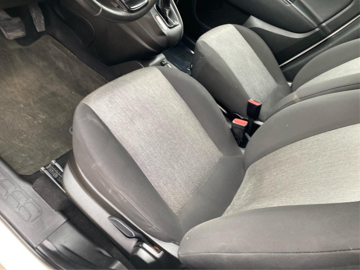 2020 WHITE RAM PROMASTER CITY SLT (ZFBHRFBB3L6) with an 2.4L engine, Automatic transmission, located at 908 SE 14th Street, Des Moines, IA, 50317, (515) 281-0330, 41.580303, -93.597046 - Photo#16