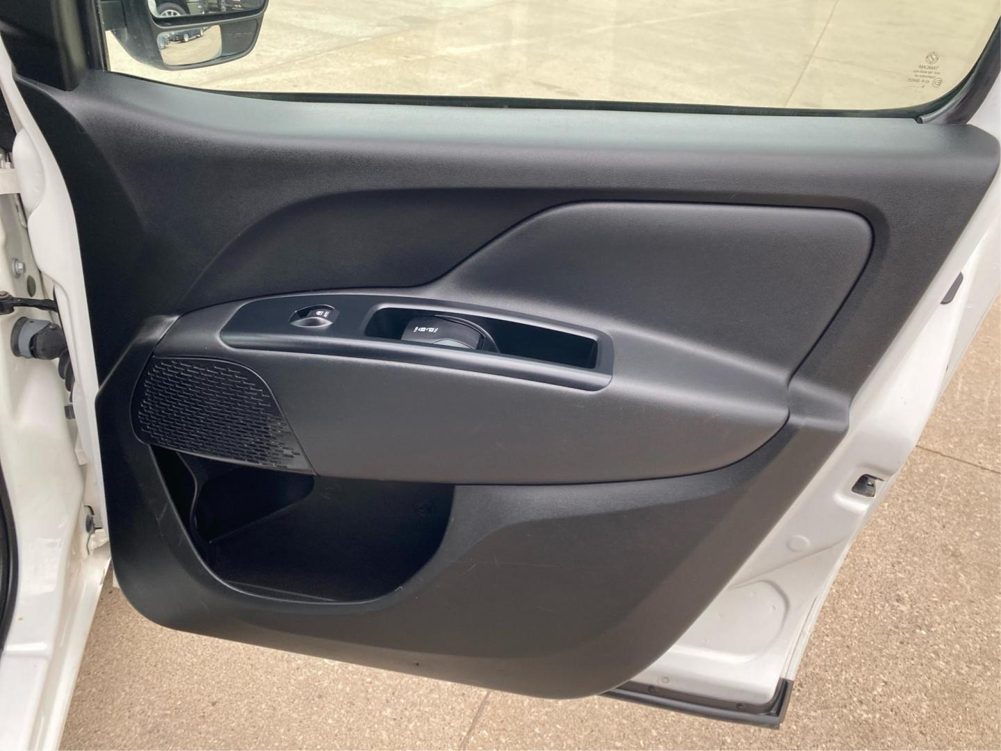 2020 WHITE RAM PROMASTER CITY SLT (ZFBHRFBB3L6) with an 2.4L engine, Automatic transmission, located at 908 SE 14th Street, Des Moines, IA, 50317, (515) 281-0330, 41.580303, -93.597046 - Photo#18