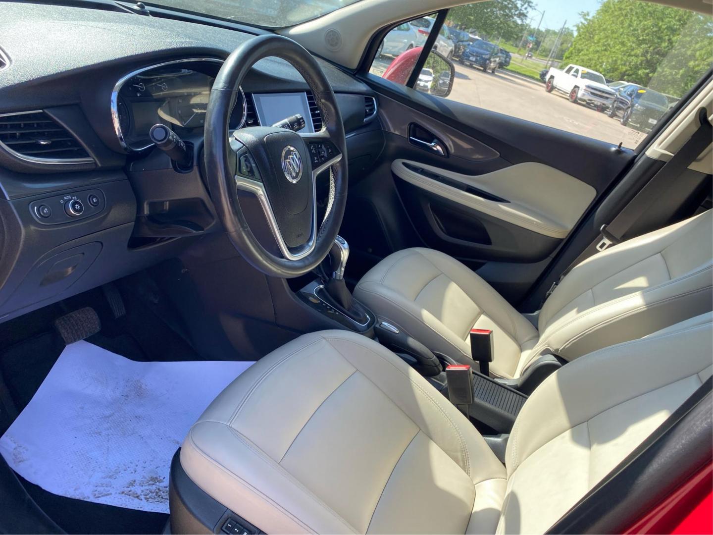 2018 RED BUICK ENCORE ESSENCE (KL4CJGSB5JB) with an 1.4L engine, Automatic transmission, located at 908 SE 14th Street, Des Moines, IA, 50317, (515) 281-0330, 41.580303, -93.597046 - Photo#8