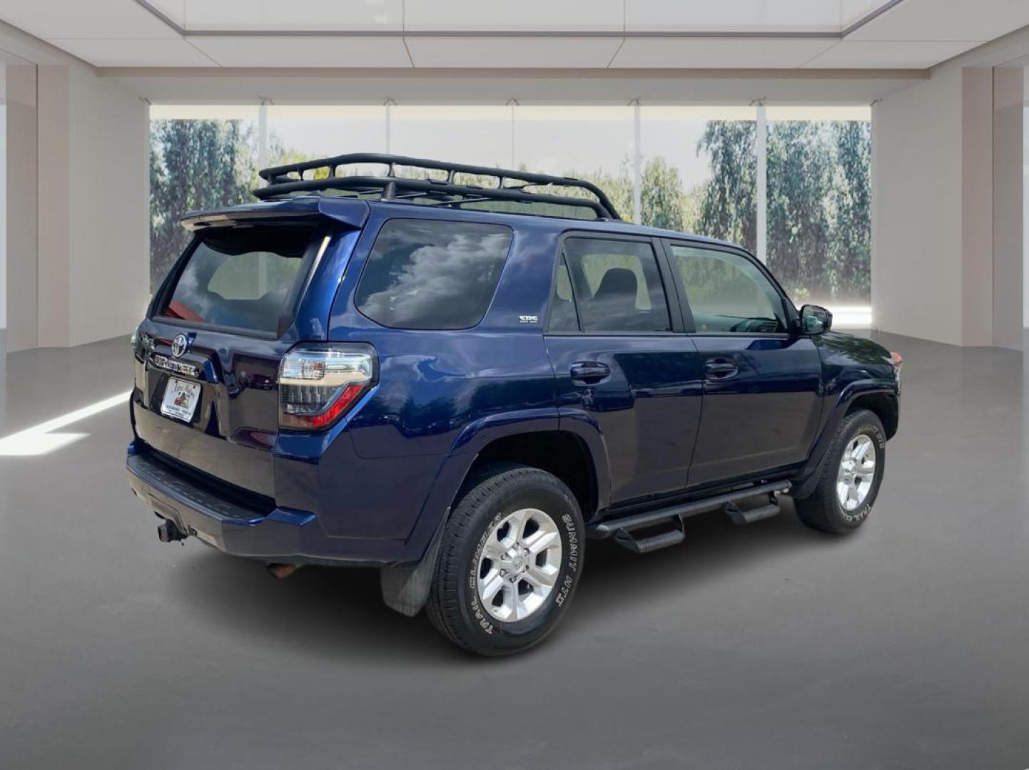 2017 BLUE TOYOTA 4RUNNER SR5/SR5 PREMIUM (JTEBU5JR8H5) with an 4.0L engine, Automatic transmission, located at 908 SE 14th Street, Des Moines, IA, 50317, (515) 281-0330, 41.580303, -93.597046 - Photo#2