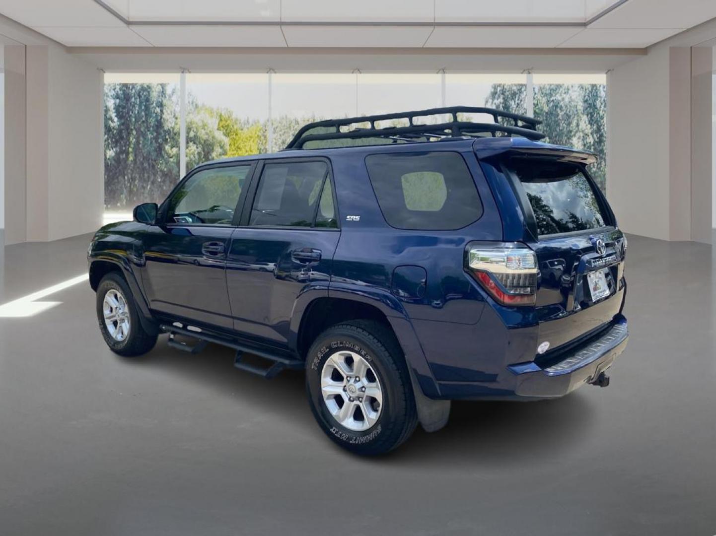 2017 BLUE TOYOTA 4RUNNER SR5/SR5 PREMIUM (JTEBU5JR8H5) with an 4.0L engine, Automatic transmission, located at 908 SE 14th Street, Des Moines, IA, 50317, (515) 281-0330, 41.580303, -93.597046 - Photo#4