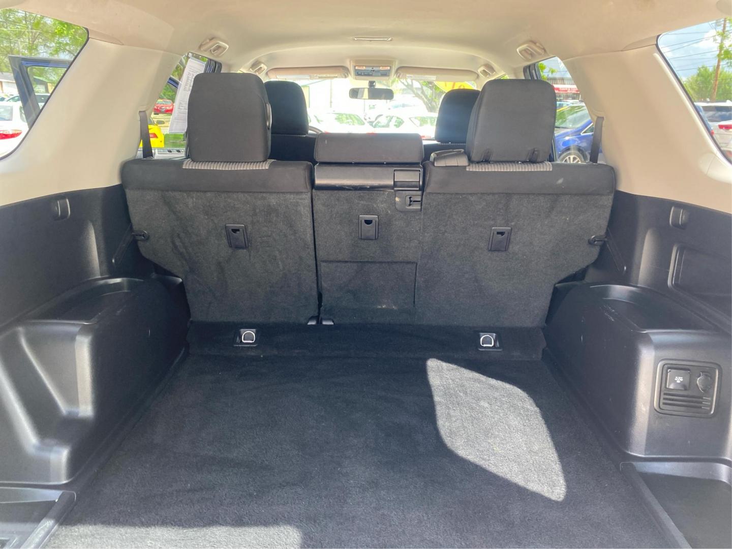 2017 BLUE TOYOTA 4RUNNER SR5/SR5 PREMIUM (JTEBU5JR8H5) with an 4.0L engine, Automatic transmission, located at 908 SE 14th Street, Des Moines, IA, 50317, (515) 281-0330, 41.580303, -93.597046 - Photo#12