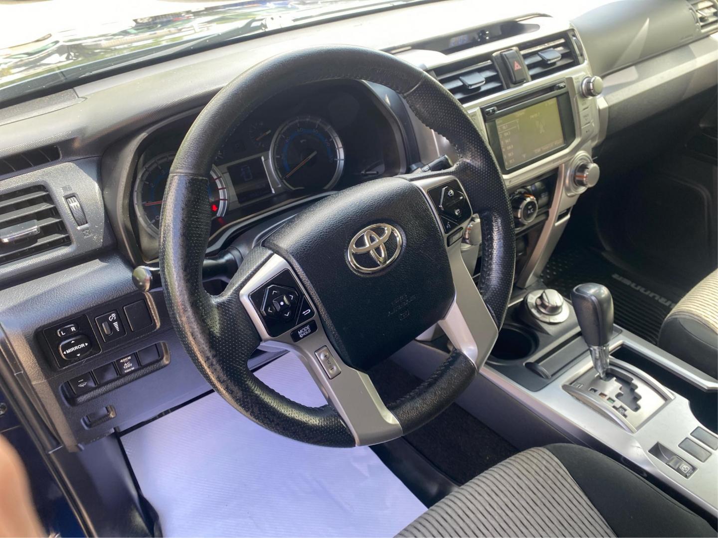 2017 BLUE TOYOTA 4RUNNER SR5/SR5 PREMIUM (JTEBU5JR8H5) with an 4.0L engine, Automatic transmission, located at 908 SE 14th Street, Des Moines, IA, 50317, (515) 281-0330, 41.580303, -93.597046 - Photo#16