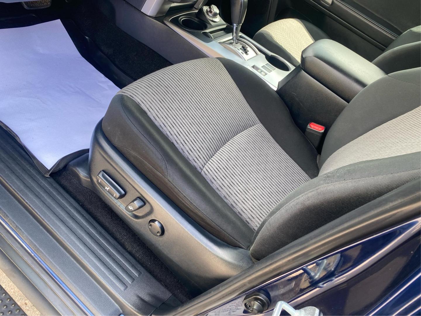 2017 BLUE TOYOTA 4RUNNER SR5/SR5 PREMIUM (JTEBU5JR8H5) with an 4.0L engine, Automatic transmission, located at 908 SE 14th Street, Des Moines, IA, 50317, (515) 281-0330, 41.580303, -93.597046 - Photo#18