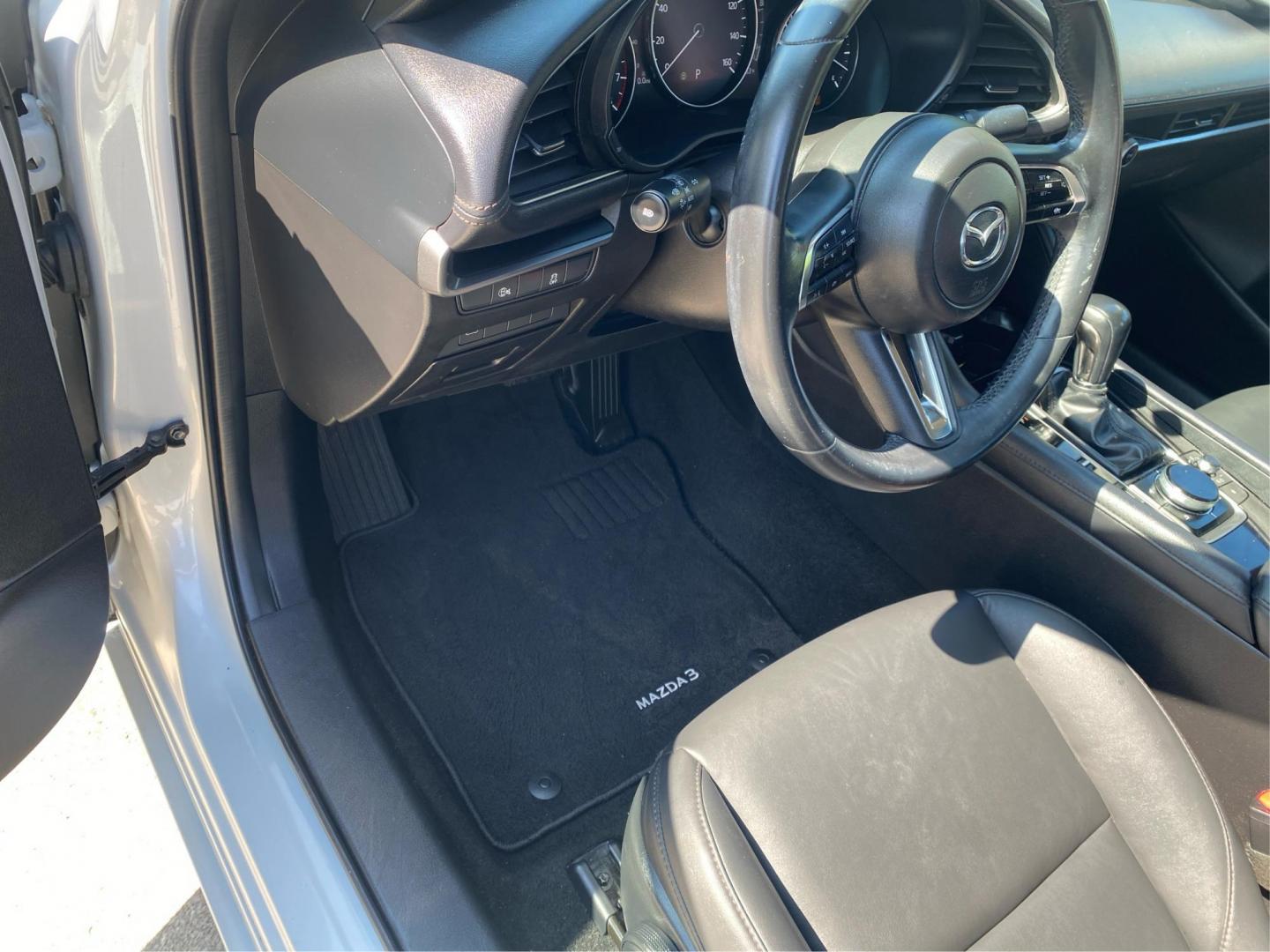 2024 PEARL MAZDA 3 SELECT SPORT (3MZBPABM0RM) with an 2.5L engine, Automatic transmission, located at 908 SE 14th Street, Des Moines, IA, 50317, (515) 281-0330, 41.580303, -93.597046 - Photo#17