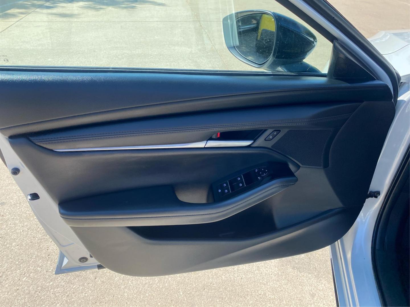 2024 PEARL MAZDA 3 SELECT SPORT (3MZBPABM0RM) with an 2.5L engine, Automatic transmission, located at 908 SE 14th Street, Des Moines, IA, 50317, (515) 281-0330, 41.580303, -93.597046 - Photo#19