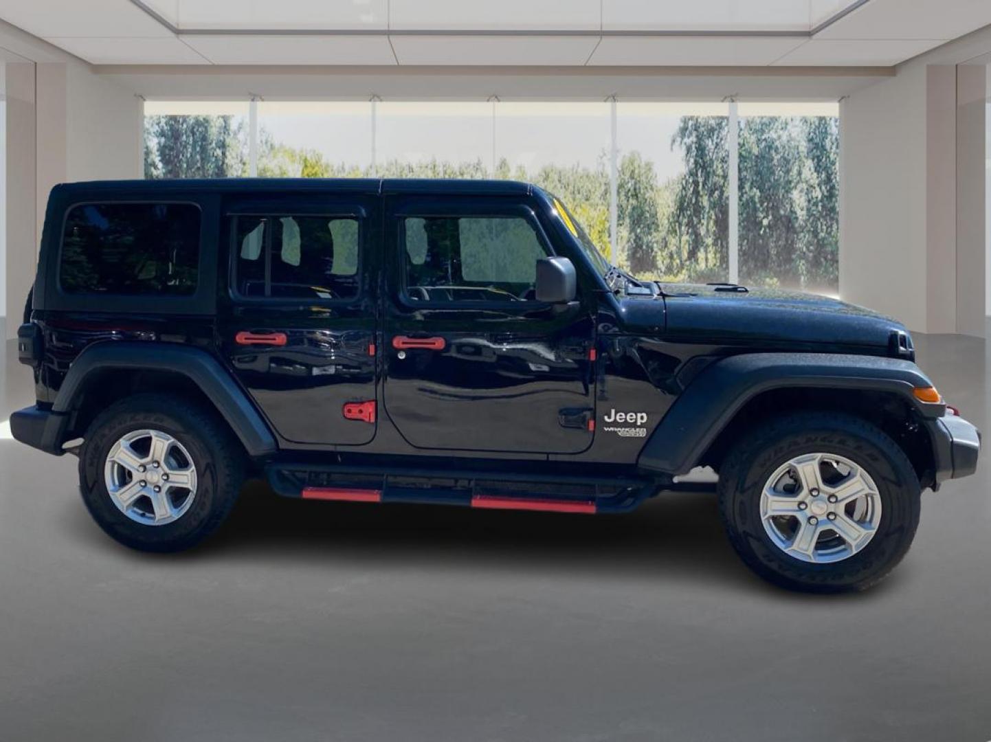2018 BLACK JEEP WRANGLER UNLIMI SPORT (1C4HJXDG3JW) with an 3.6L engine, Automatic transmission, located at 908 SE 14th Street, Des Moines, IA, 50317, (515) 281-0330, 41.580303, -93.597046 - Photo#1