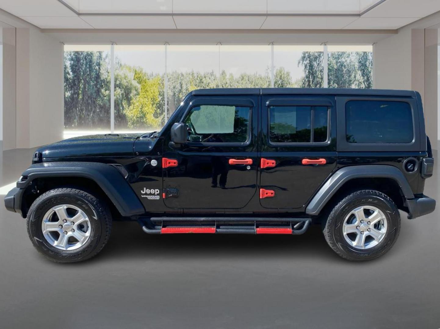 2018 BLACK JEEP WRANGLER UNLIMI SPORT (1C4HJXDG3JW) with an 3.6L engine, Automatic transmission, located at 908 SE 14th Street, Des Moines, IA, 50317, (515) 281-0330, 41.580303, -93.597046 - Photo#5