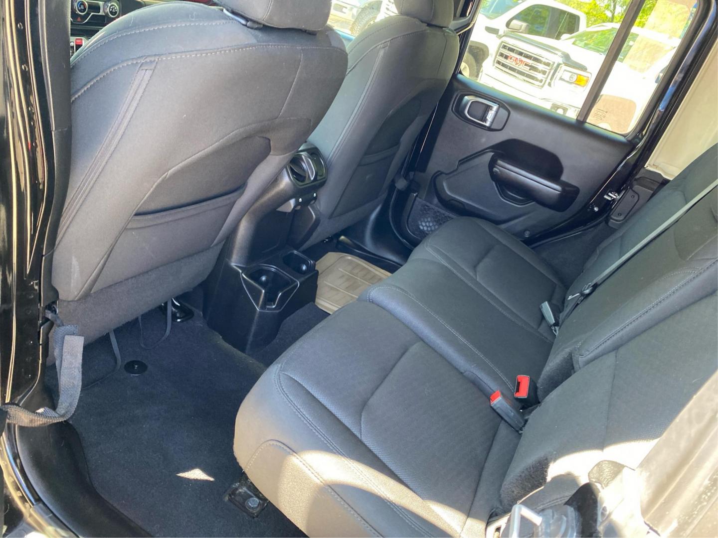 2018 BLACK JEEP WRANGLER UNLIMI SPORT (1C4HJXDG3JW) with an 3.6L engine, Automatic transmission, located at 908 SE 14th Street, Des Moines, IA, 50317, (515) 281-0330, 41.580303, -93.597046 - Photo#9