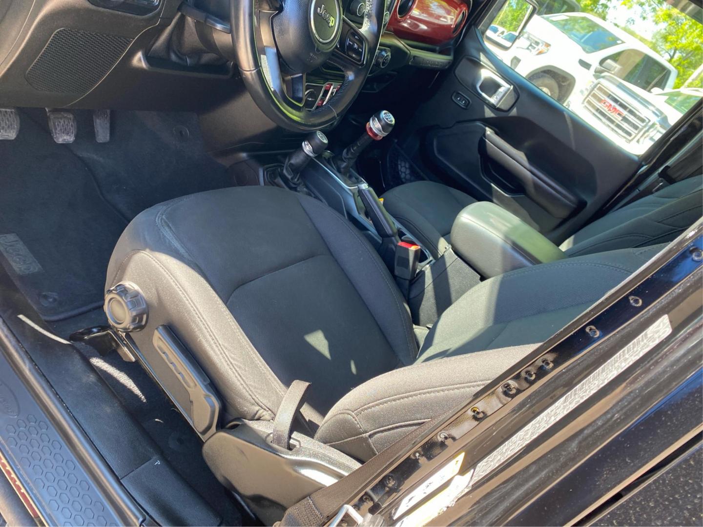2018 BLACK JEEP WRANGLER UNLIMI SPORT (1C4HJXDG3JW) with an 3.6L engine, Automatic transmission, located at 908 SE 14th Street, Des Moines, IA, 50317, (515) 281-0330, 41.580303, -93.597046 - Photo#18