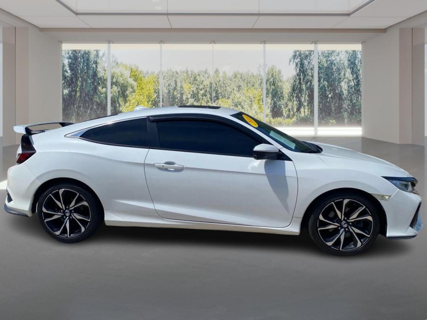 2018 WHITE HONDA CIVIC SI (2HGFC3A55JH) with an 1.5L engine, 6-Speed Manual transmission, located at 908 SE 14th Street, Des Moines, IA, 50317, (515) 281-0330, 41.580303, -93.597046 - Photo#1