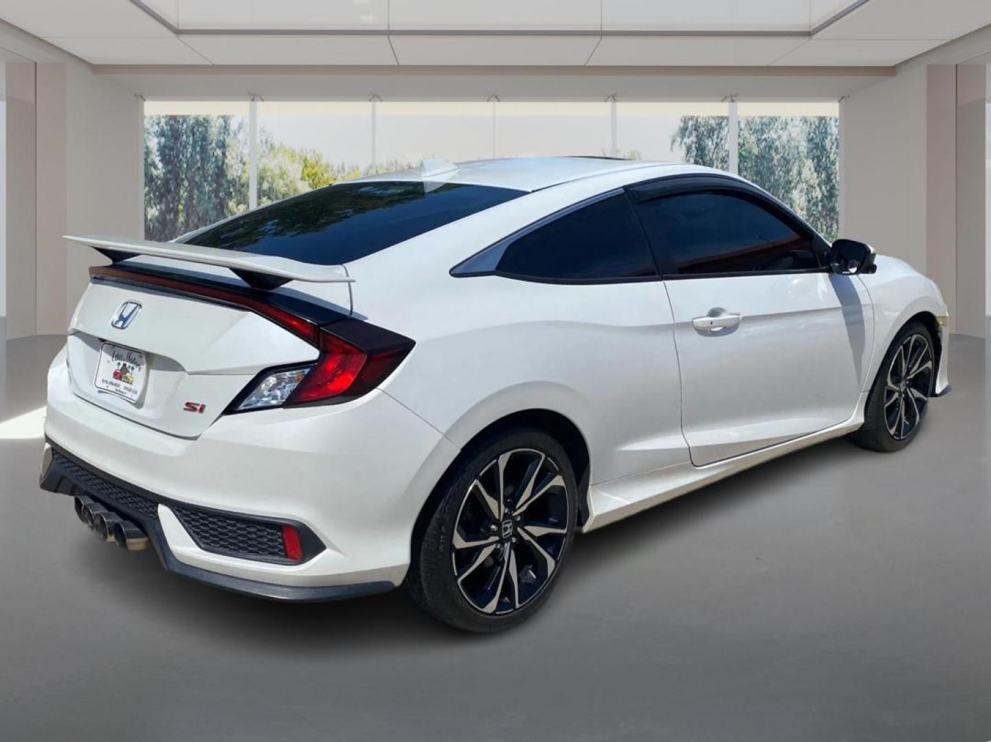 2018 WHITE HONDA CIVIC SI (2HGFC3A55JH) with an 1.5L engine, 6-Speed Manual transmission, located at 908 SE 14th Street, Des Moines, IA, 50317, (515) 281-0330, 41.580303, -93.597046 - Photo#2