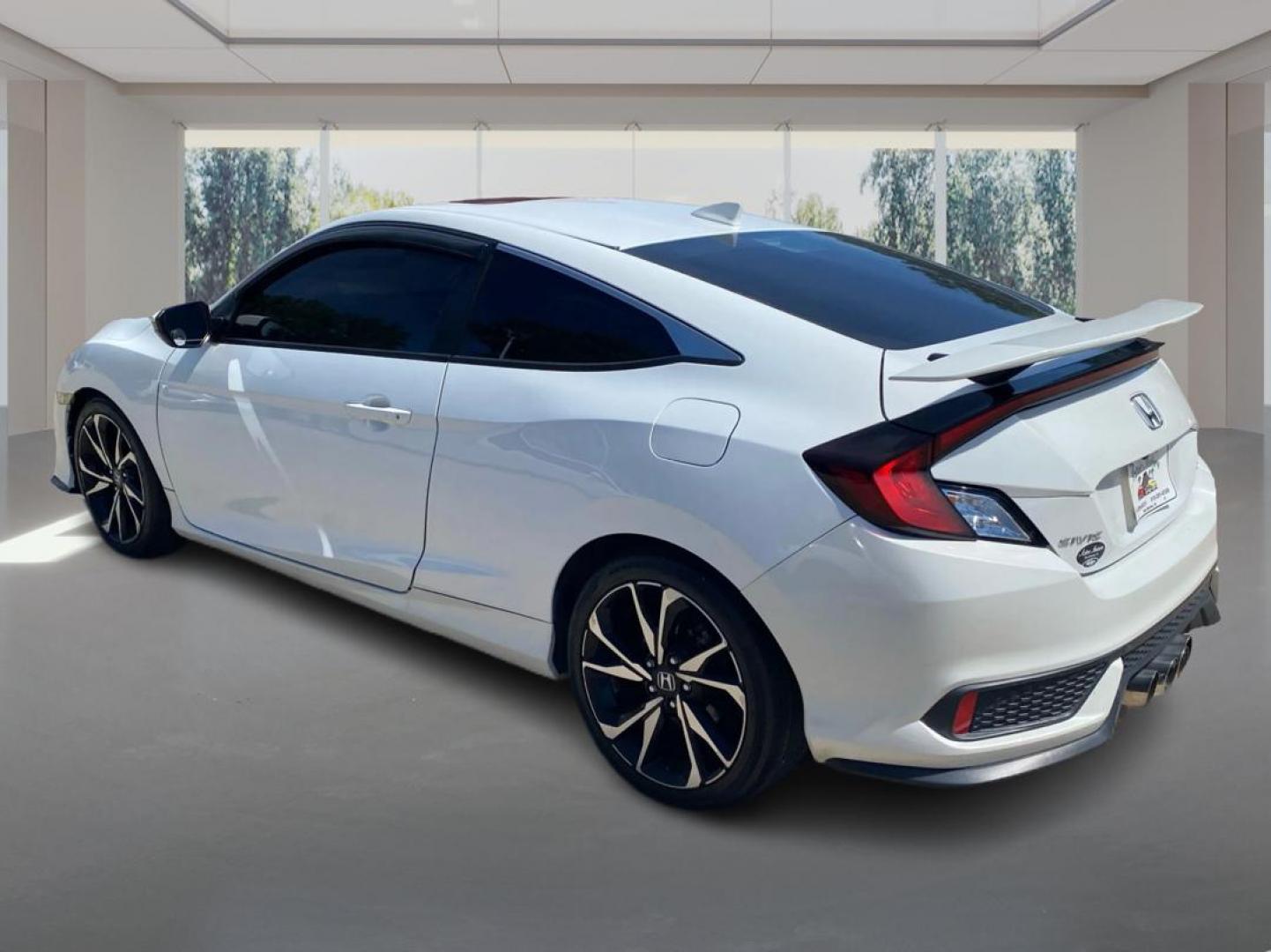 2018 WHITE HONDA CIVIC SI (2HGFC3A55JH) with an 1.5L engine, 6-Speed Manual transmission, located at 908 SE 14th Street, Des Moines, IA, 50317, (515) 281-0330, 41.580303, -93.597046 - Photo#4