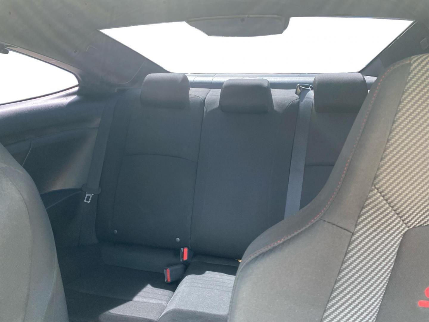 2018 WHITE HONDA CIVIC SI (2HGFC3A55JH) with an 1.5L engine, 6-Speed Manual transmission, located at 908 SE 14th Street, Des Moines, IA, 50317, (515) 281-0330, 41.580303, -93.597046 - Photo#14
