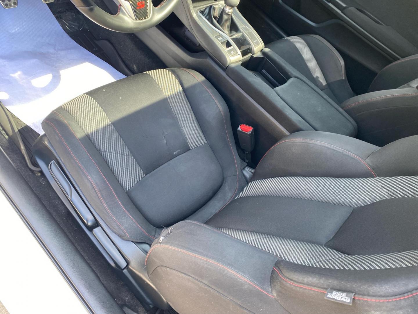 2018 WHITE HONDA CIVIC SI (2HGFC3A55JH) with an 1.5L engine, 6-Speed Manual transmission, located at 908 SE 14th Street, Des Moines, IA, 50317, (515) 281-0330, 41.580303, -93.597046 - Photo#18