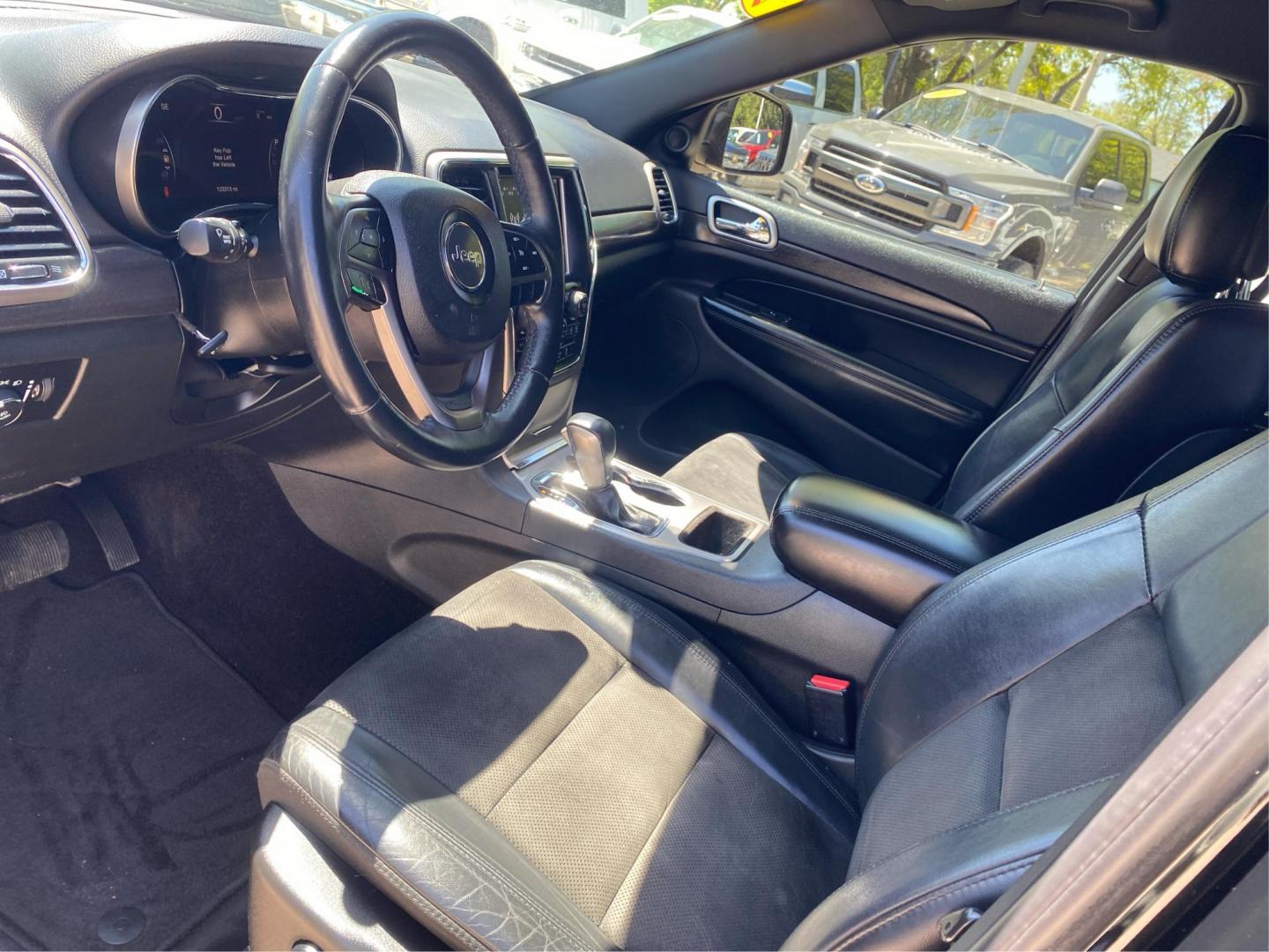 2018 BLACK JEEP GRAND CHEROKEE ALTITUDE (1C4RJEAG3JC) with an 3.6L engine, Automatic transmission, located at 908 SE 14th Street, Des Moines, IA, 50317, (515) 281-0330, 41.580303, -93.597046 - Photo#8