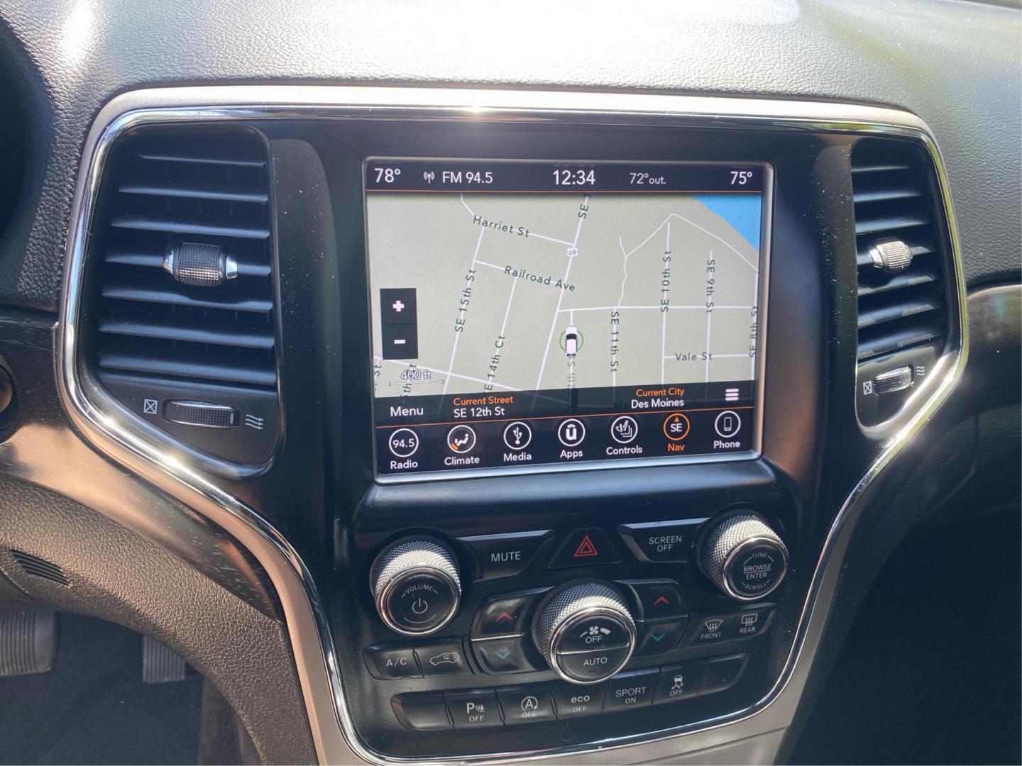 2018 BLACK JEEP GRAND CHEROKEE ALTITUDE (1C4RJEAG3JC) with an 3.6L engine, Automatic transmission, located at 908 SE 14th Street, Des Moines, IA, 50317, (515) 281-0330, 41.580303, -93.597046 - Photo#13