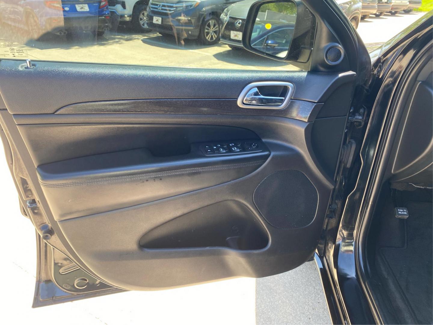 2018 BLACK JEEP GRAND CHEROKEE ALTITUDE (1C4RJEAG3JC) with an 3.6L engine, Automatic transmission, located at 908 SE 14th Street, Des Moines, IA, 50317, (515) 281-0330, 41.580303, -93.597046 - Photo#18