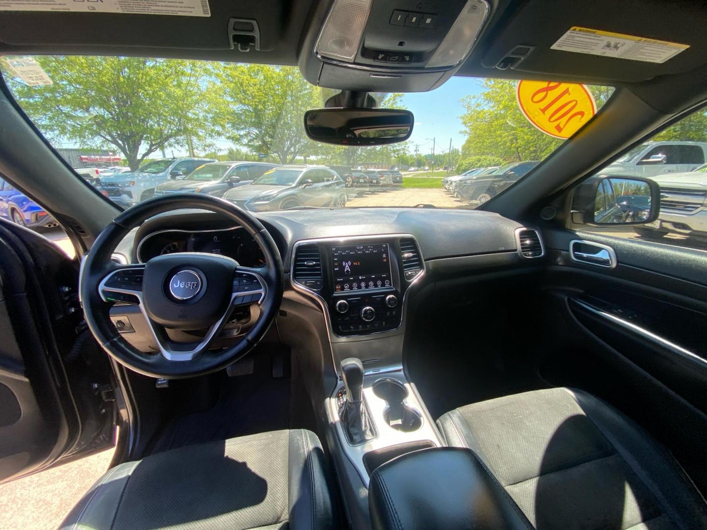 2018 BLACK JEEP GRAND CHEROKEE ALTITUDE (1C4RJEAG3JC) with an 3.6L engine, Automatic transmission, located at 908 SE 14th Street, Des Moines, IA, 50317, (515) 281-0330, 41.580303, -93.597046 - Photo#20