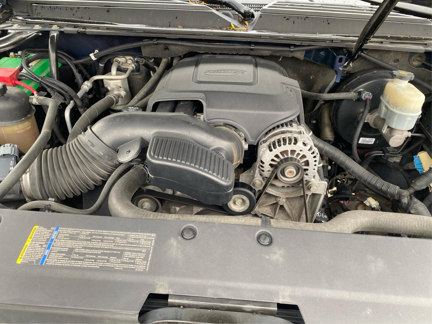 2011 BLUE CHEVROLET AVALANCHE LTZ (3GNTKGE38BG) with an 5.3L engine, Automatic transmission, located at 908 SE 14th Street, Des Moines, IA, 50317, (515) 281-0330, 41.580303, -93.597046 - Photo#10