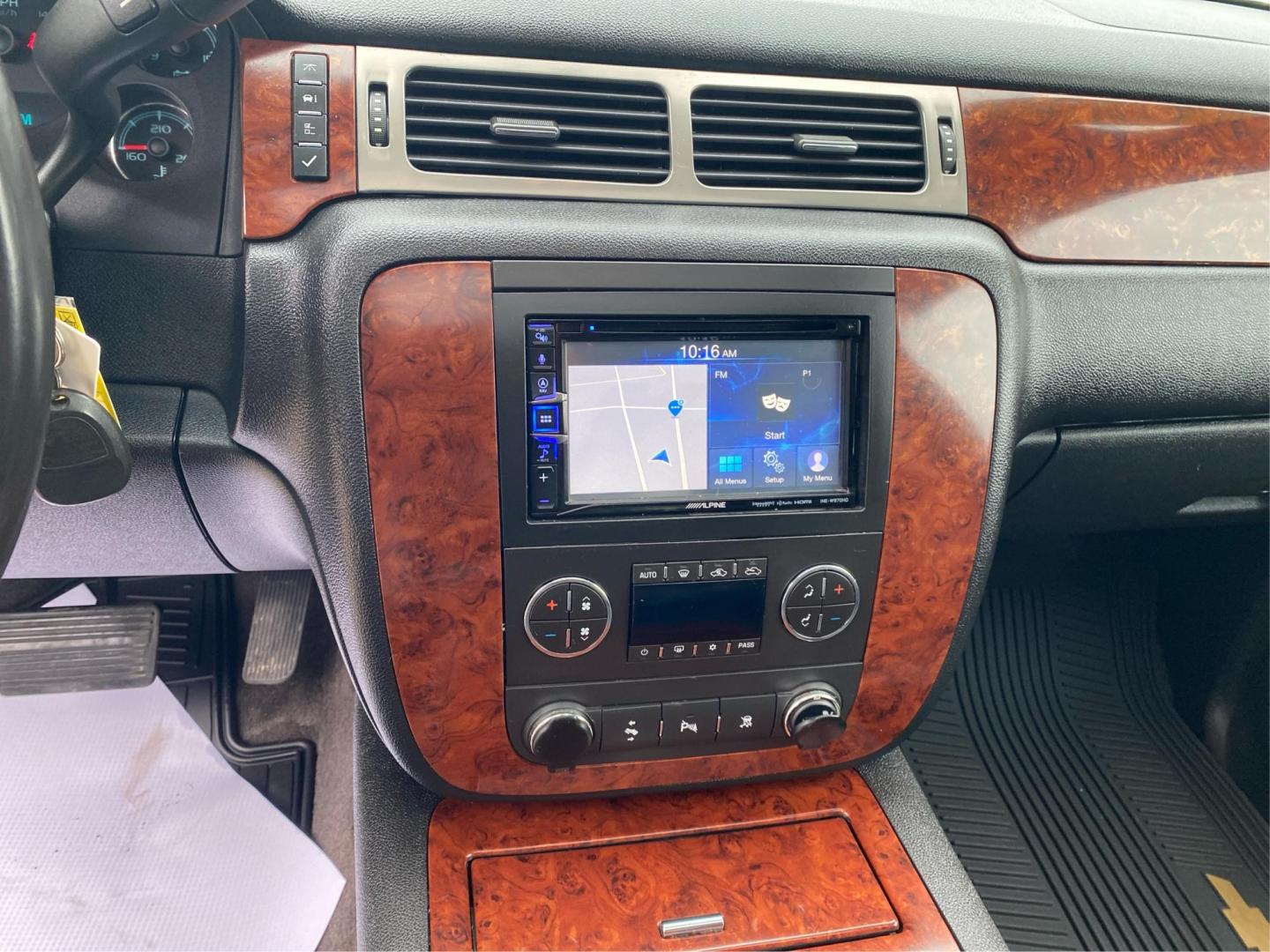 2011 BLUE CHEVROLET AVALANCHE LTZ (3GNTKGE38BG) with an 5.3L engine, Automatic transmission, located at 908 SE 14th Street, Des Moines, IA, 50317, (515) 281-0330, 41.580303, -93.597046 - Photo#12