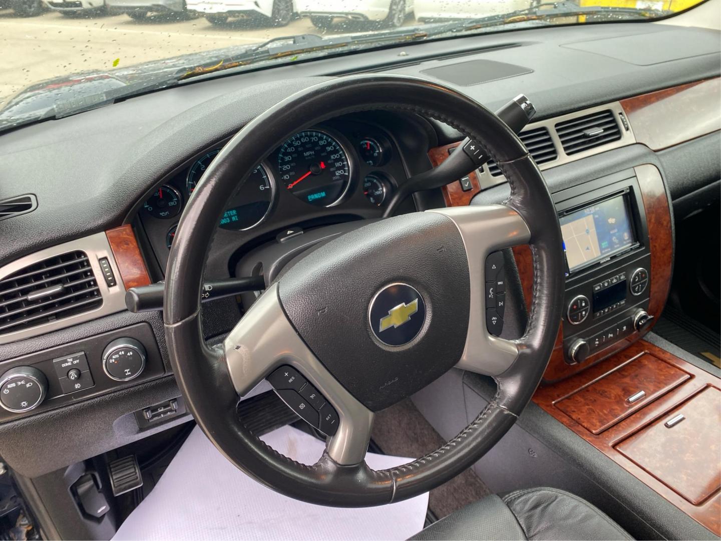 2011 BLUE CHEVROLET AVALANCHE LTZ (3GNTKGE38BG) with an 5.3L engine, Automatic transmission, located at 908 SE 14th Street, Des Moines, IA, 50317, (515) 281-0330, 41.580303, -93.597046 - Photo#15