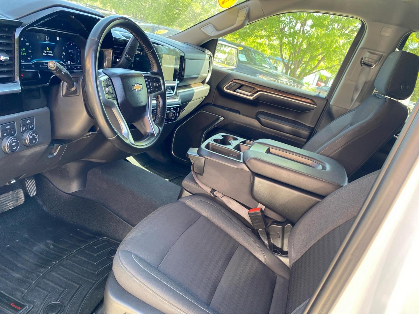 2023 WHITE CHEVROLET SILVERADO 1500 LT (3GCUDDE86PG) with an 3.0L engine, Automatic transmission, located at 908 SE 14th Street, Des Moines, IA, 50317, (515) 281-0330, 41.580303, -93.597046 - Photo#8