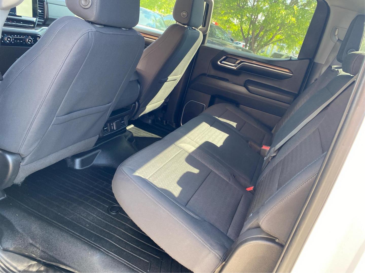 2023 WHITE CHEVROLET SILVERADO 1500 LT (3GCUDDE86PG) with an 3.0L engine, Automatic transmission, located at 908 SE 14th Street, Des Moines, IA, 50317, (515) 281-0330, 41.580303, -93.597046 - Photo#9