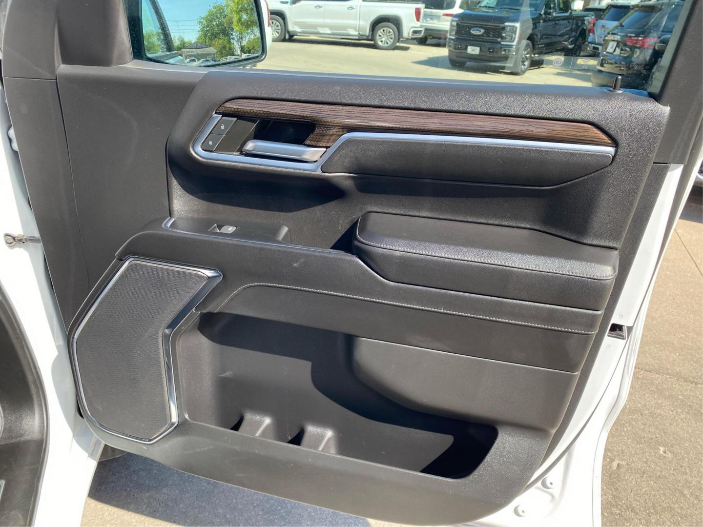 2023 WHITE CHEVROLET SILVERADO 1500 LT (3GCUDDE86PG) with an 3.0L engine, Automatic transmission, located at 908 SE 14th Street, Des Moines, IA, 50317, (515) 281-0330, 41.580303, -93.597046 - Photo#19