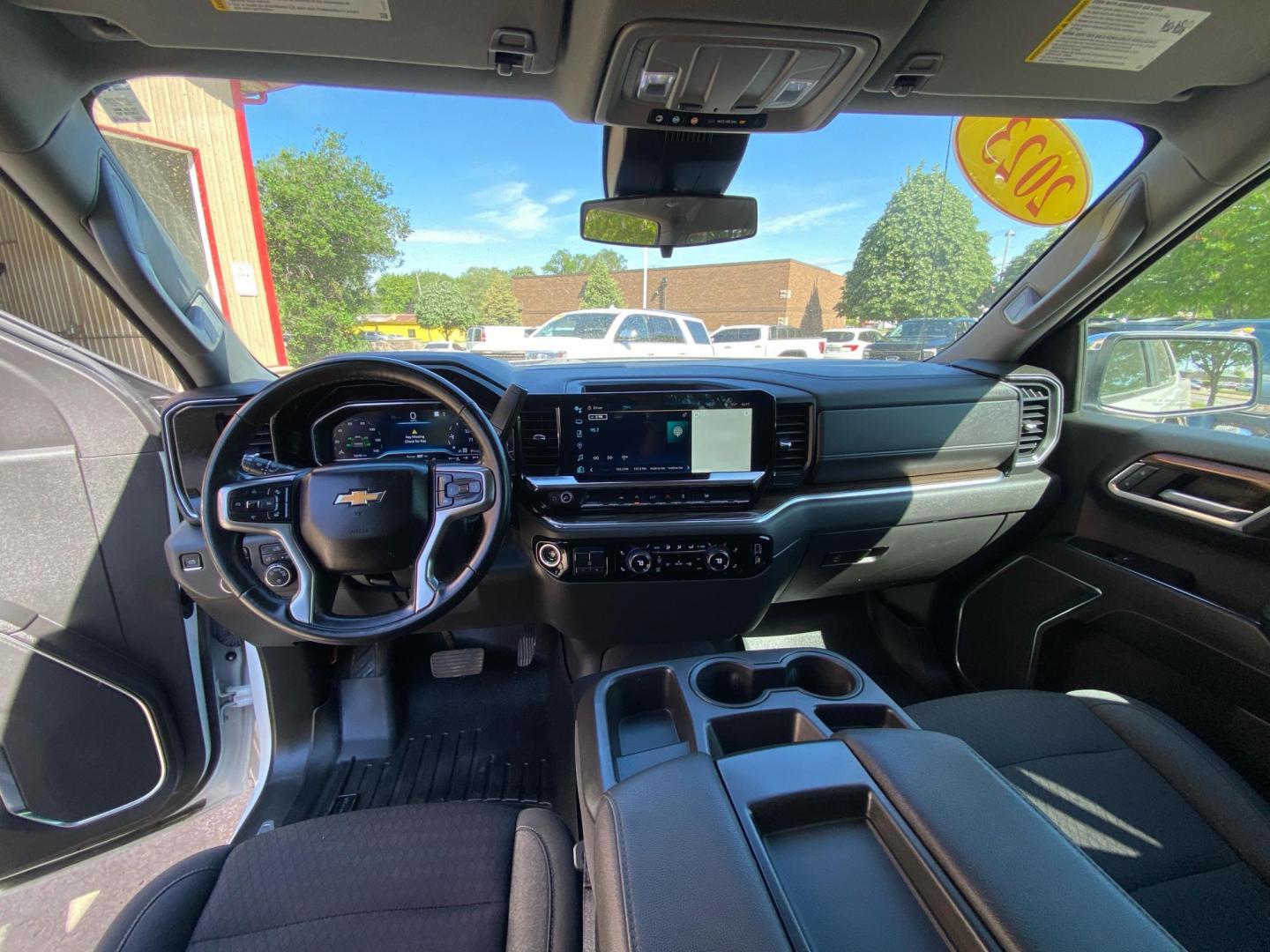 2023 WHITE CHEVROLET SILVERADO 1500 LT (3GCUDDE86PG) with an 3.0L engine, Automatic transmission, located at 908 SE 14th Street, Des Moines, IA, 50317, (515) 281-0330, 41.580303, -93.597046 - Photo#20