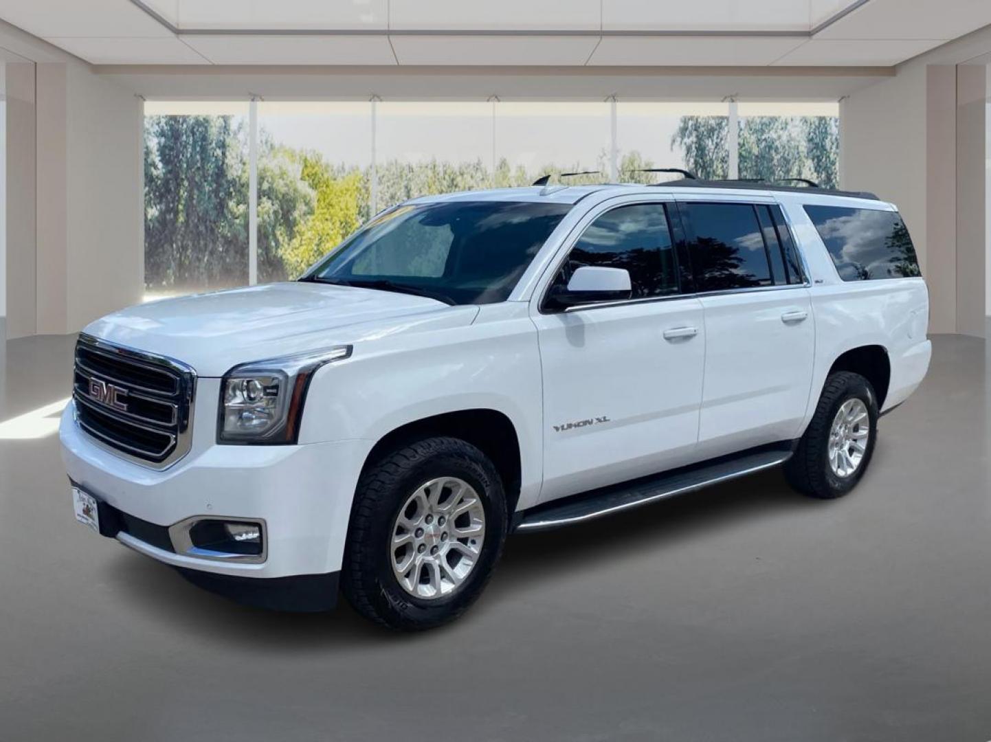 2019 WHITE GMC YUKON XL 1500 SLT (1GKS2GKC4KR) with an 5.3L engine, Automatic transmission, located at 908 SE 14th Street, Des Moines, IA, 50317, (515) 281-0330, 41.580303, -93.597046 - Photo#7