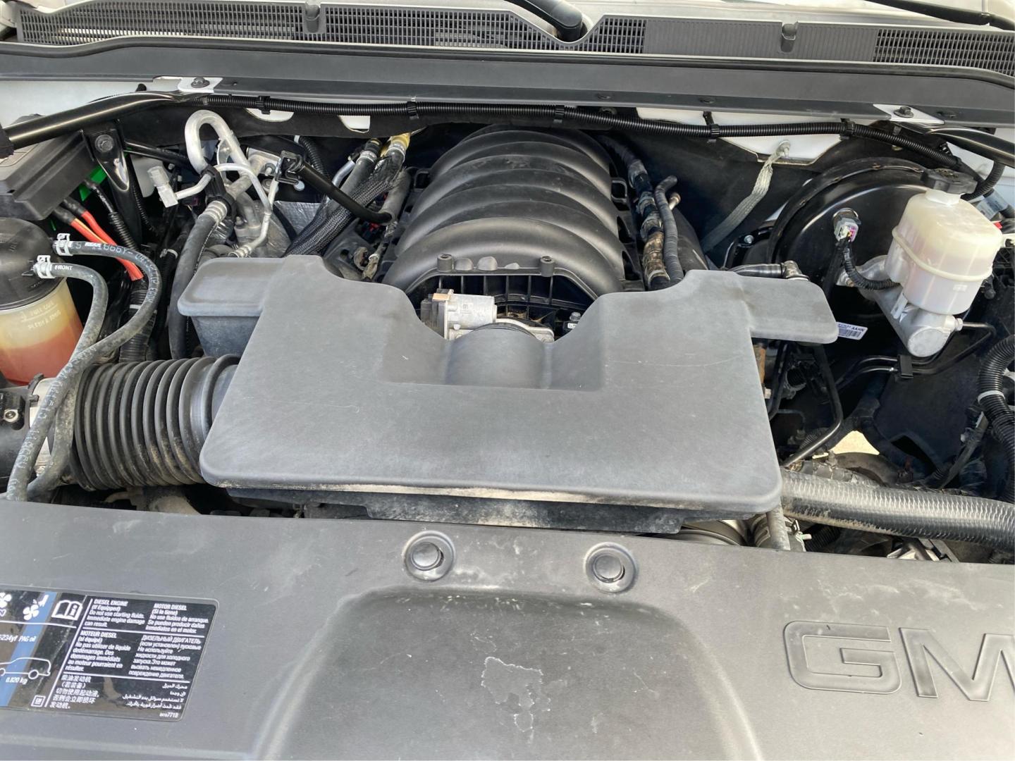 2019 WHITE GMC YUKON XL 1500 SLT (1GKS2GKC4KR) with an 5.3L engine, Automatic transmission, located at 908 SE 14th Street, Des Moines, IA, 50317, (515) 281-0330, 41.580303, -93.597046 - Photo#10
