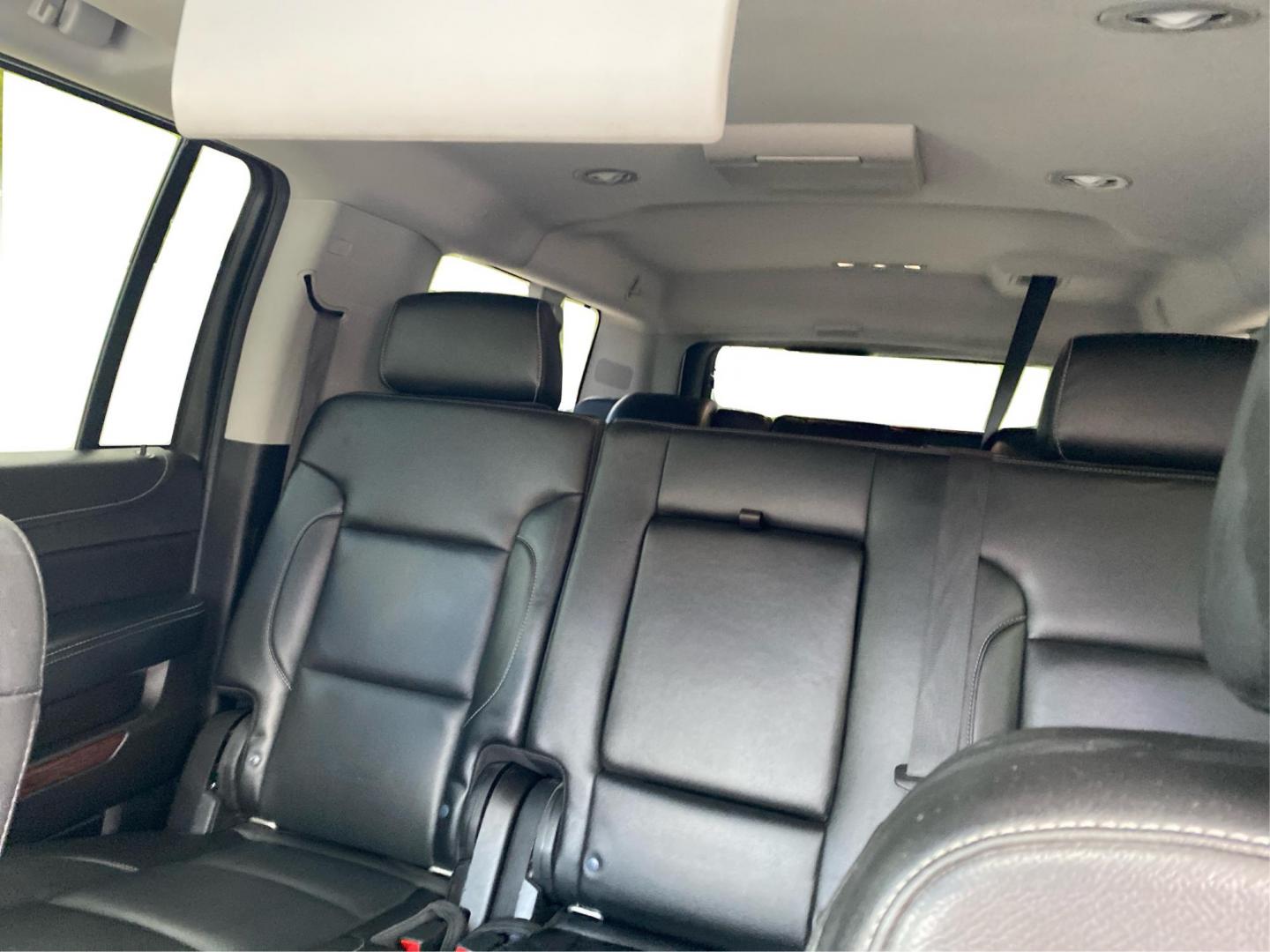 2019 WHITE GMC YUKON XL 1500 SLT (1GKS2GKC4KR) with an 5.3L engine, Automatic transmission, located at 908 SE 14th Street, Des Moines, IA, 50317, (515) 281-0330, 41.580303, -93.597046 - Photo#14