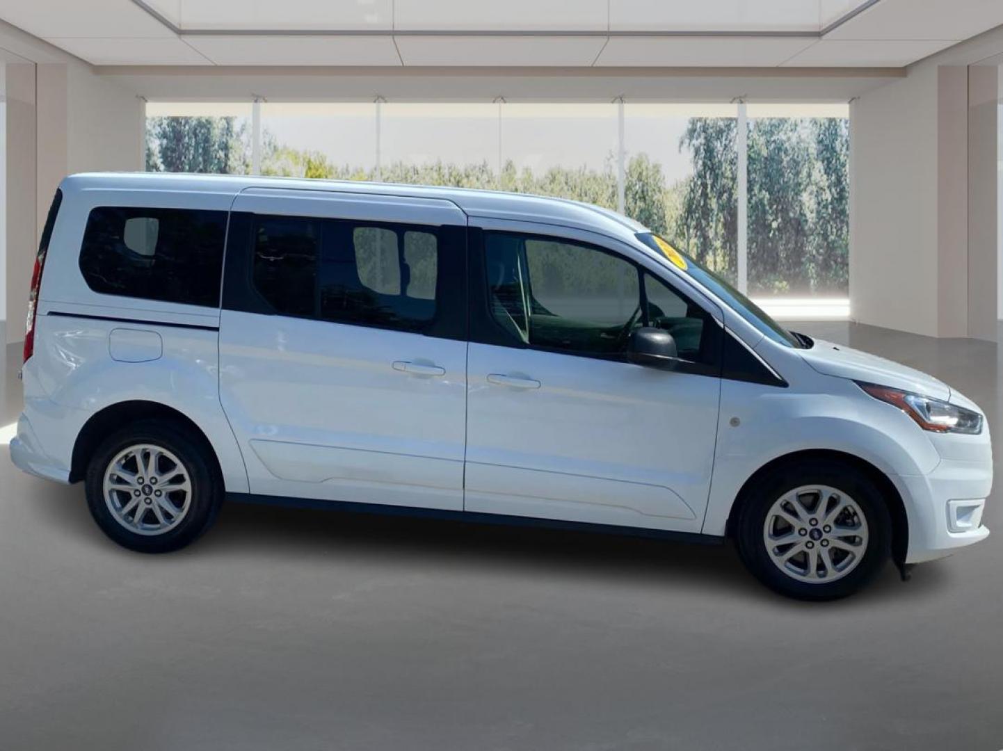 2020 WHITE FORD TRANSIT CONNECT XLT (NM0GS9F27L1) with an 2.0L engine, Automatic transmission, located at 908 SE 14th Street, Des Moines, IA, 50317, (515) 281-0330, 41.580303, -93.597046 - Photo#1
