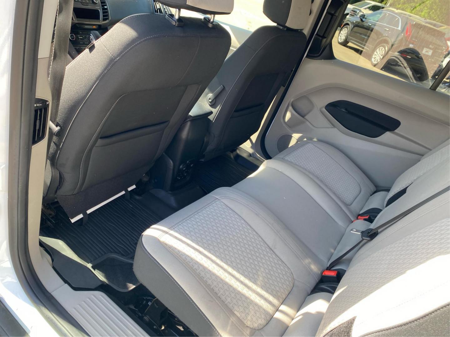 2020 WHITE FORD TRANSIT CONNECT XLT (NM0GS9F27L1) with an 2.0L engine, Automatic transmission, located at 908 SE 14th Street, Des Moines, IA, 50317, (515) 281-0330, 41.580303, -93.597046 - Photo#9