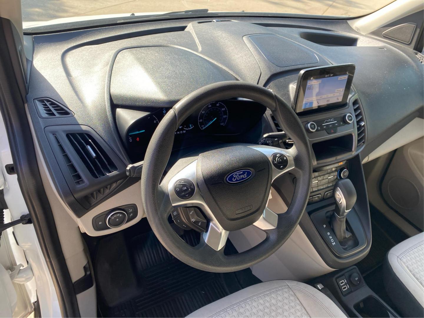 2020 WHITE FORD TRANSIT CONNECT XLT (NM0GS9F27L1) with an 2.0L engine, Automatic transmission, located at 908 SE 14th Street, Des Moines, IA, 50317, (515) 281-0330, 41.580303, -93.597046 - Photo#16