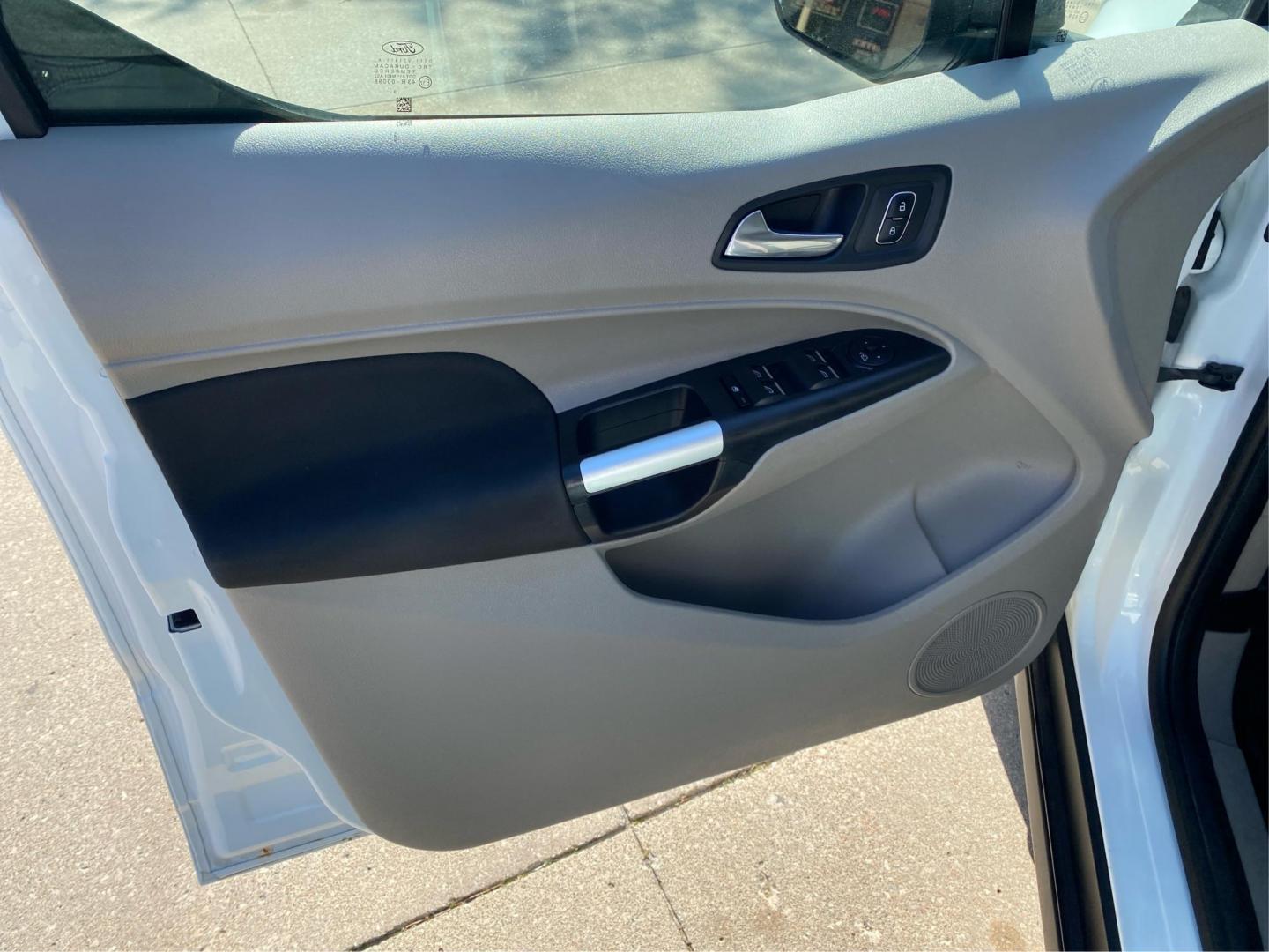 2020 WHITE FORD TRANSIT CONNECT XLT (NM0GS9F27L1) with an 2.0L engine, Automatic transmission, located at 908 SE 14th Street, Des Moines, IA, 50317, (515) 281-0330, 41.580303, -93.597046 - Photo#19