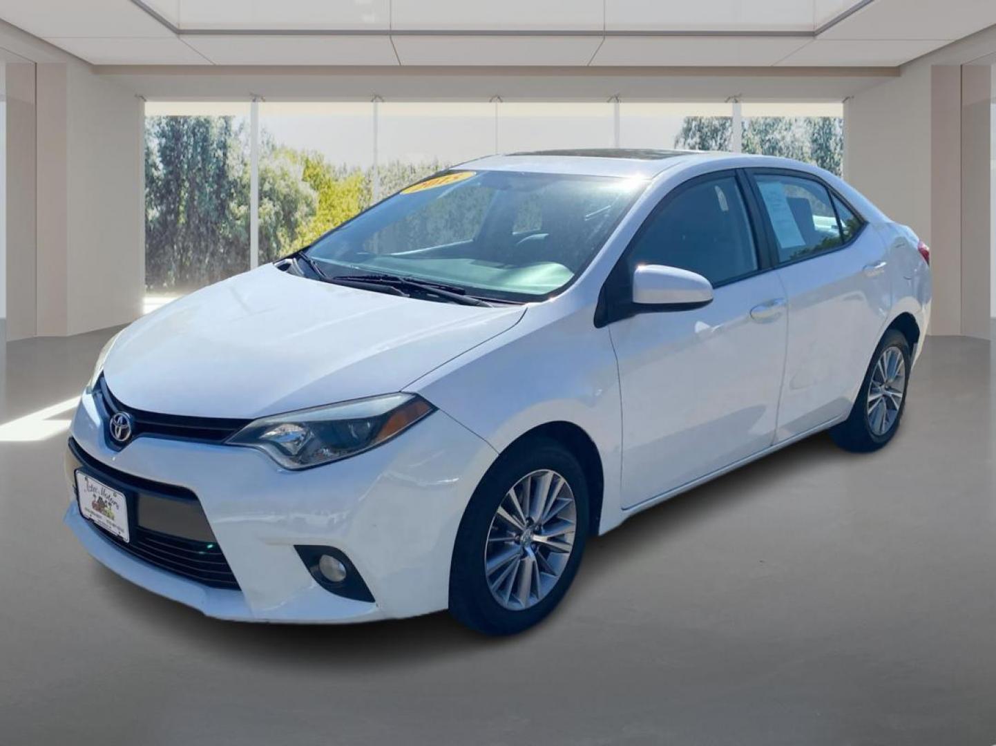 2015 WHITE TOYOTA COROLLA LE (2T1BURHE0FC) with an 1.8L engine, Automatic transmission, located at 908 SE 14th Street, Des Moines, IA, 50317, (515) 281-0330, 41.580303, -93.597046 - Photo#7
