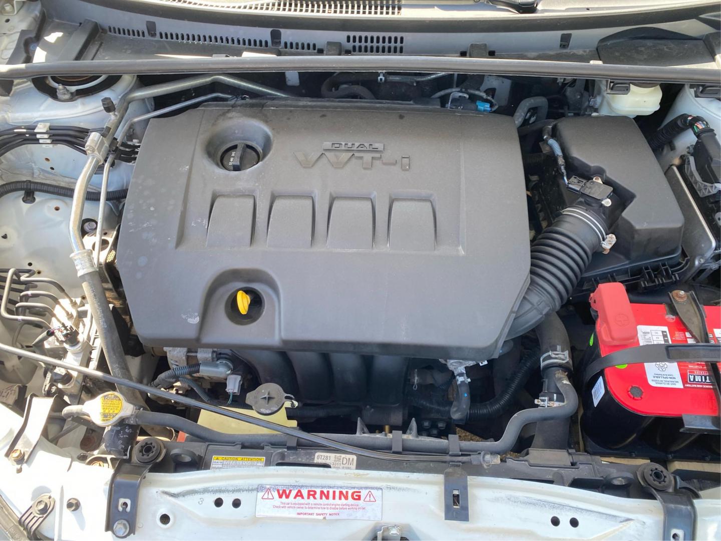 2015 WHITE TOYOTA COROLLA LE (2T1BURHE0FC) with an 1.8L engine, Automatic transmission, located at 908 SE 14th Street, Des Moines, IA, 50317, (515) 281-0330, 41.580303, -93.597046 - Photo#10