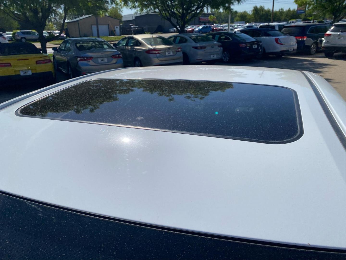 2015 WHITE TOYOTA COROLLA LE (2T1BURHE0FC) with an 1.8L engine, Automatic transmission, located at 908 SE 14th Street, Des Moines, IA, 50317, (515) 281-0330, 41.580303, -93.597046 - Photo#11